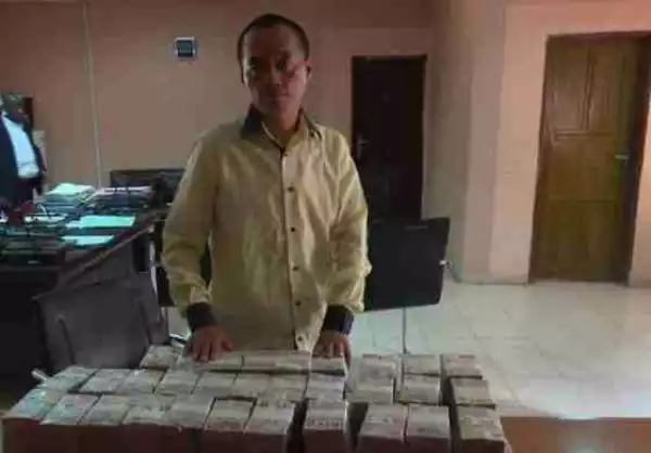 Na Wa O!! Man Arrested At Kano Airport With Over 300K All In N5 Denomination
